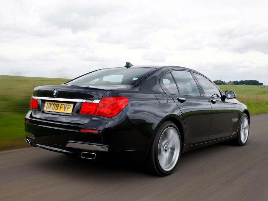  BMW 740d M Sport Package 2009 года  (UK) (фото 2 из 6)